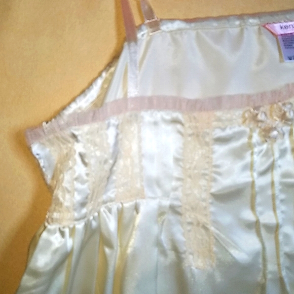 Kenzie cream satin, Soho stretch cotton floral camisoles size large. - Picture 3 of 10